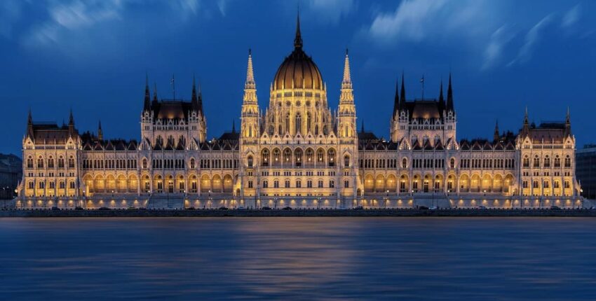 Paríž - Budapešť: prenájom súkromného lietadla