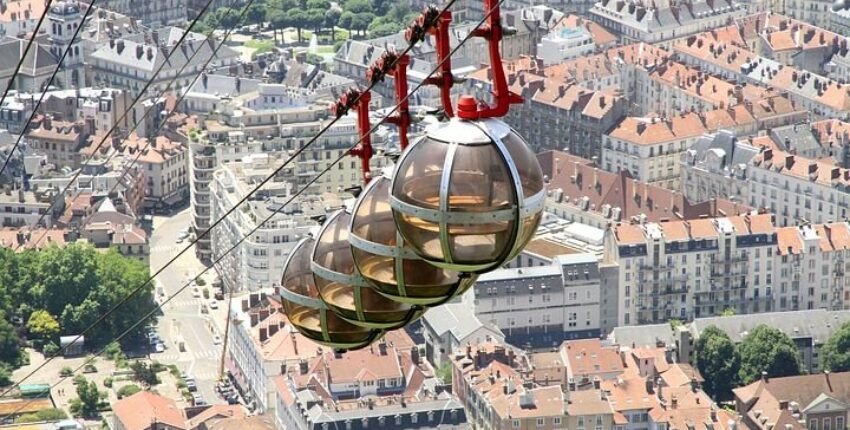 Grenoble Isère : prenájom súkromného lietadla 