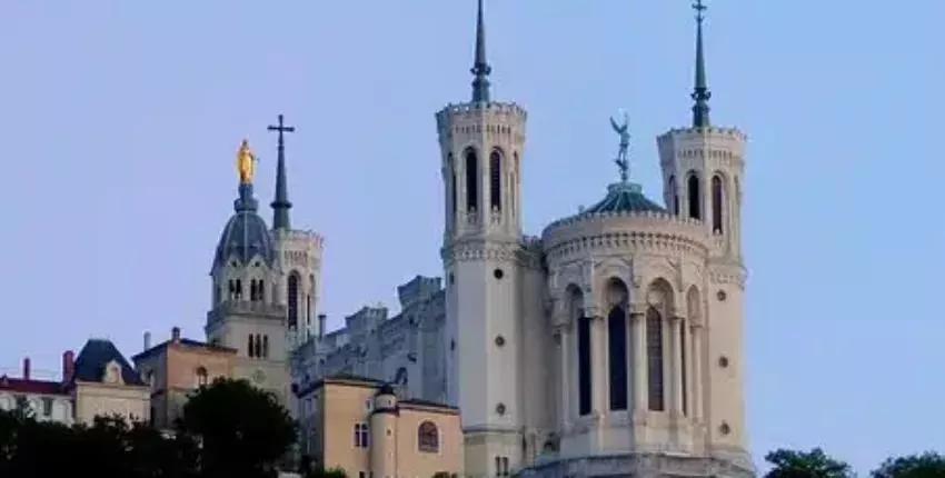 Paríž - Lyon: prenájom súkromného lietadla 