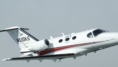Citation Jet Mustang alebo Embraer Phenom 100 – Ako si vybrať?