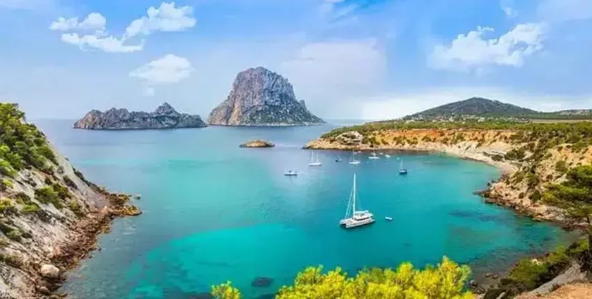 Paríž - Ibiza: prenájom súkromného lietadla 