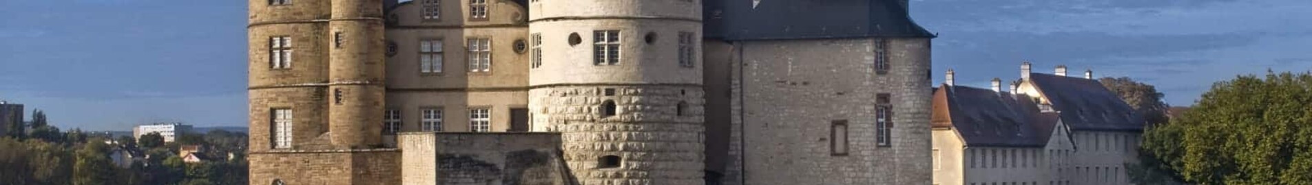 Montbeliard Courcelles: prenájom súkromného lietadla 