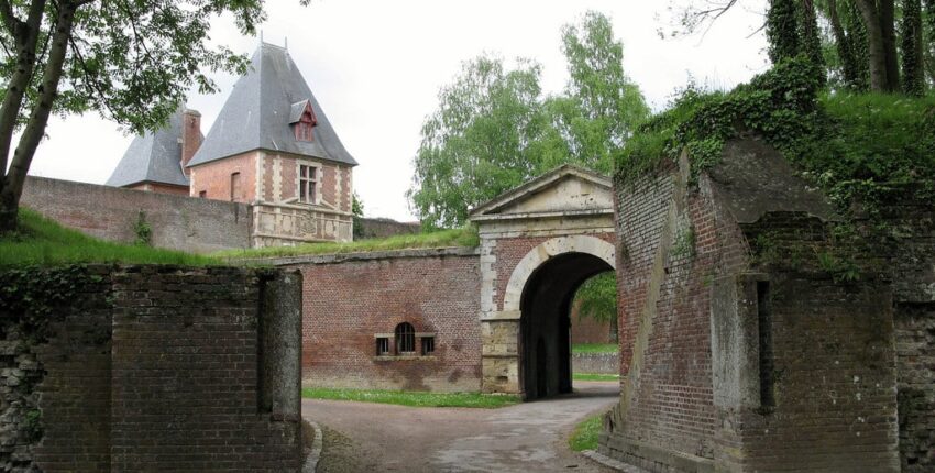 Prenájom súkromného lietadla na letisku Péronne - Saint-Quentin