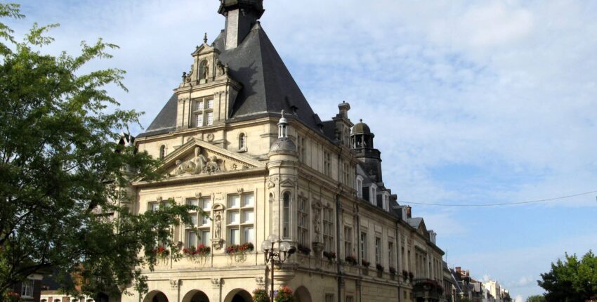 Prenájom súkromného lietadla na letisku Péronne - Saint-Quentin