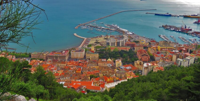 Salerno : prenájom súkromného lietadla