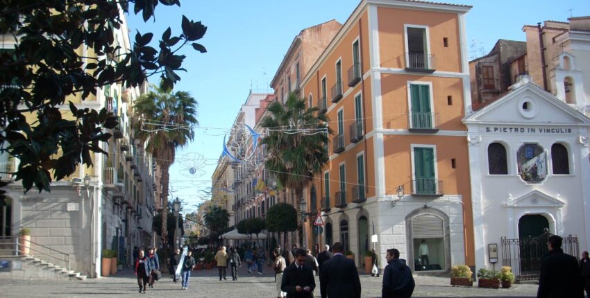 Salerno : prenájom súkromného lietadla