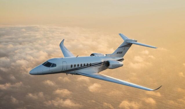 Location jet privé : Jet au-dessus des nuages.