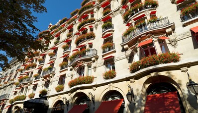 Luxusný hotel v Paríži: pobyt snov v Hôtel Plaza Athénée