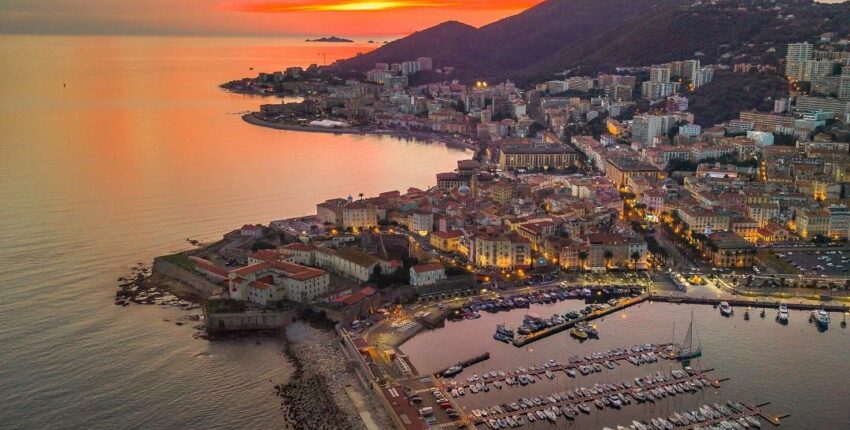Saint-Tropez - Ajaccio : prenájom súkromného lietadla