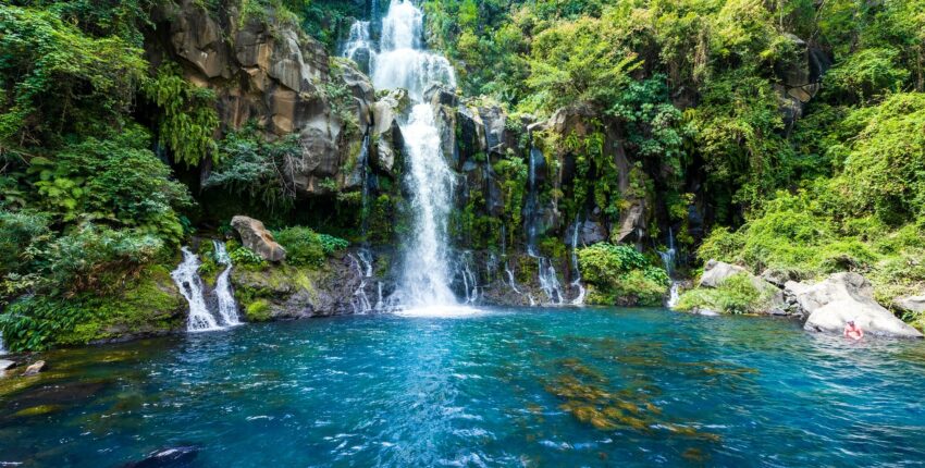 Let helikoptérou nad ostrovom Réunion